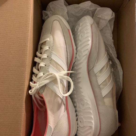 Adidas size 7.5 brand new in a box - Picture 4 of 5